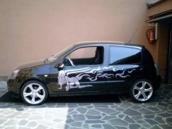 clio_nera_side_2_1317289761-250x187