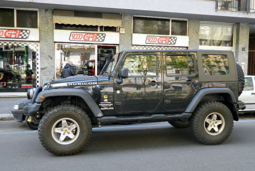 Jeep Wrangler Unlimited powered by 9000 Giri