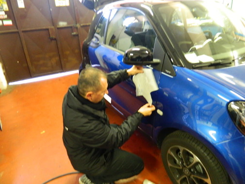 applicazione decorazioni adesive carrozzeria 3M
