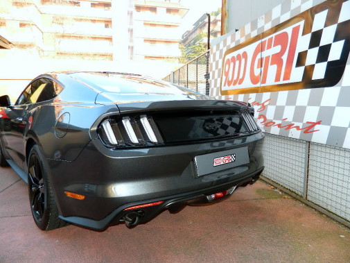 terminale di scarico sportivo Ford Mustang