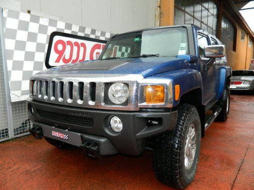 Hummer H3 powered by 9000 Giri