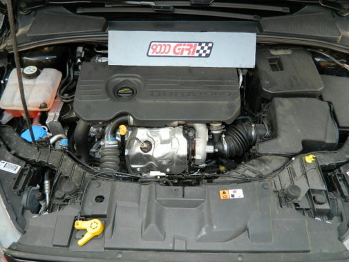 Ford Focus powered by 9000 Giri 
