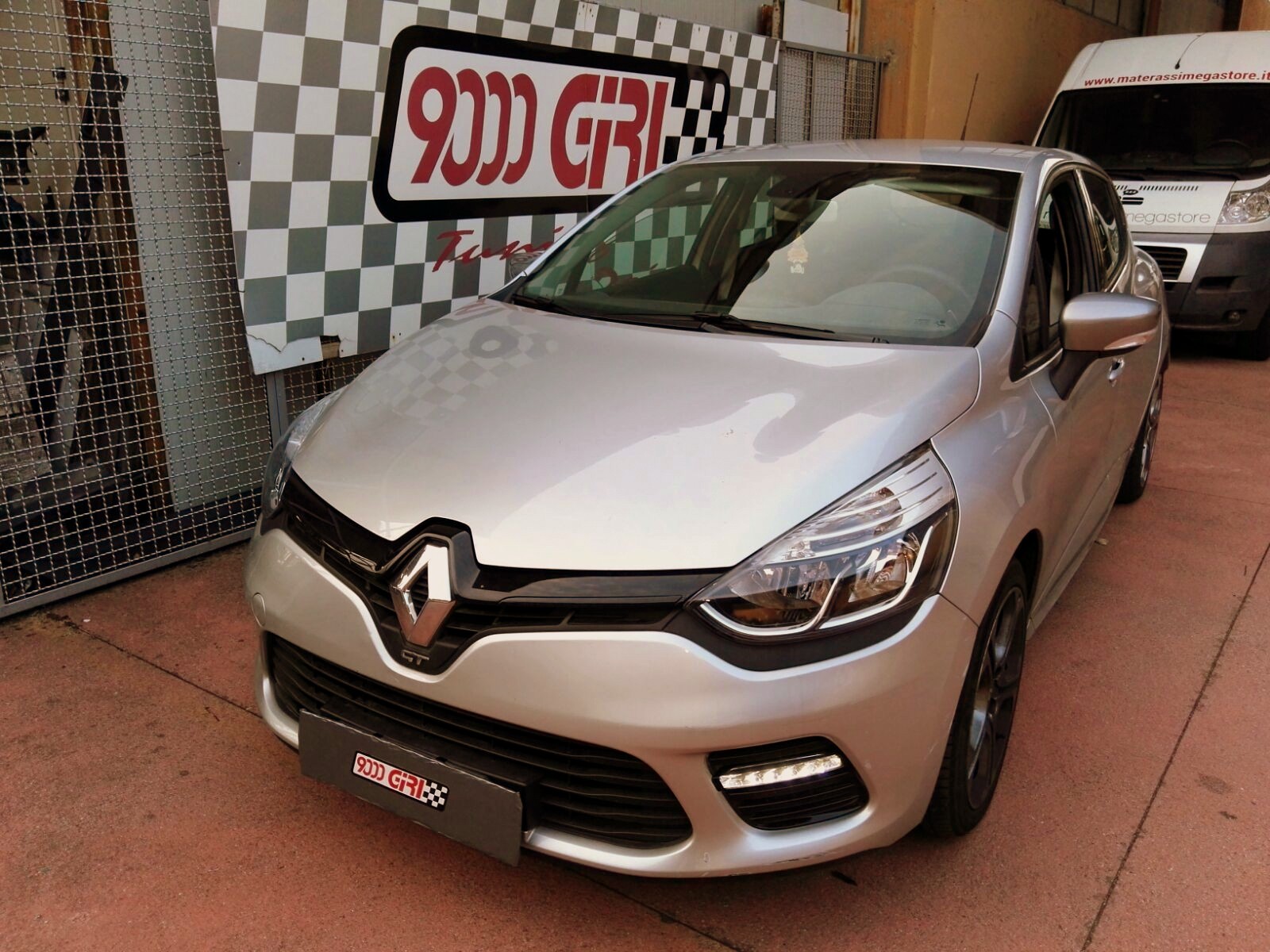 renault-clio-gt-powered-by-9000-giri-7