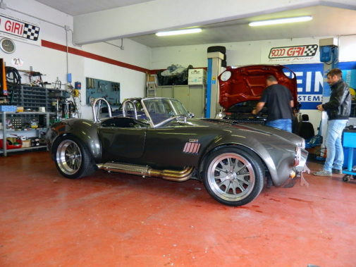 ford-shelby-ac-cobra-powered-by-9000-giri