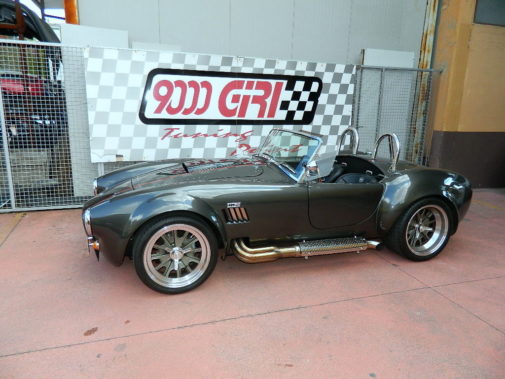 ford-shelby-ac-cobra-powered-by-9000-giri