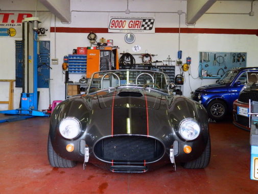 ford-shelby-ac-cobra-powered-by-9000-giri