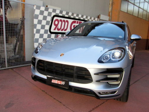 porsche-macan-turbo-powered-by-9000-giri