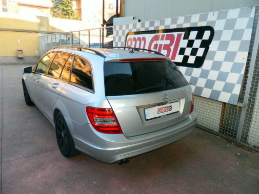 Mercedes C200cdi powered by 9000 Giri