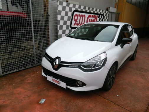 Renault Clio 1.0 16v powered by 9000 Giri