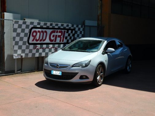 Opel Astra 2.0 tdi Gtc powered by 9000 Giri