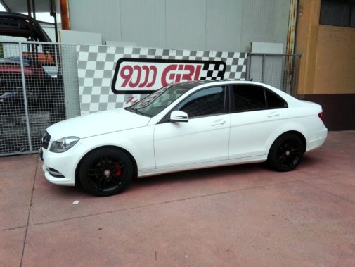 Mercedes C220 Cdi powered by 9000 Giri