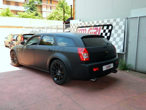 Chrysler C300 Srt 6.1 powered by 9000 Giri