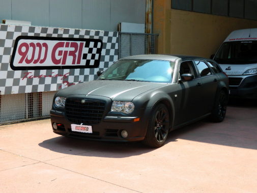 Chrysler C300 Srt 6.1 powered by 9000 Giri