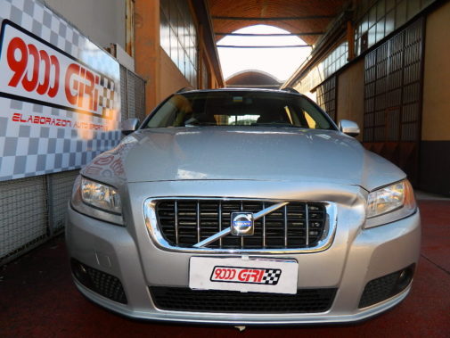 Volvo V70 D5 powered by 9000 Giri