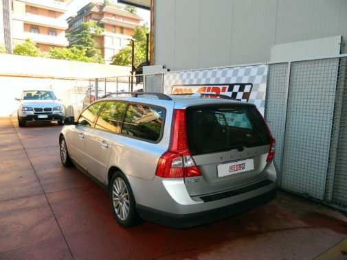 Volvo V70 D5 powered by 9000 Giri