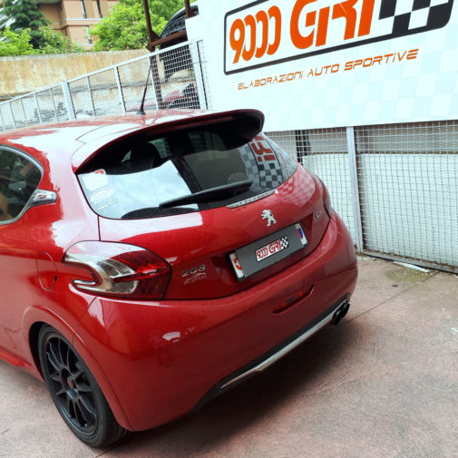 Peugeot 208 gti powered by 9000 Giri