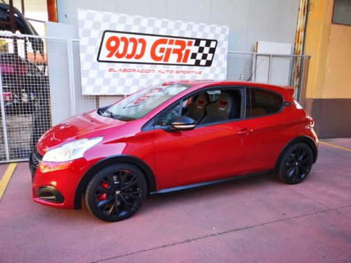 Peugeot 208 gti 30^ anniversary powered by 9000 Giri