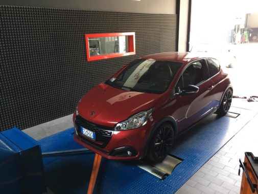 Peugeot 208 gti 30^ anniversary powered by 9000 Giri