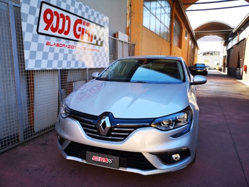 Renault Megane powered by 9000 Giri