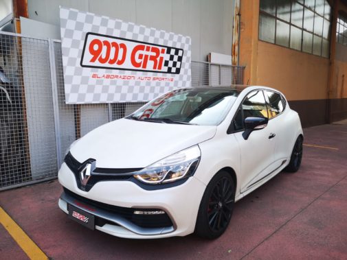Renault Clio Rs powered by 9000 Giri