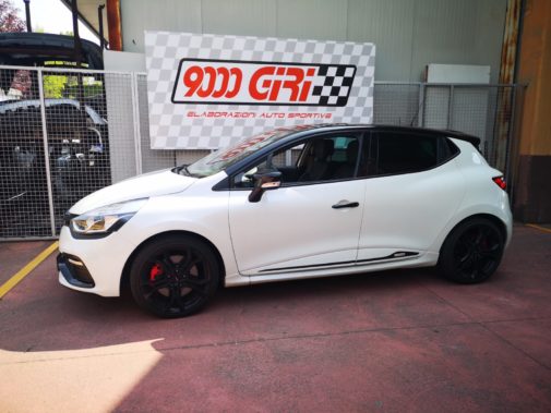 Renault Clio Rs powered by 9000 Giri