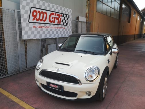 Mini Cooper S powered by 9000 Giri