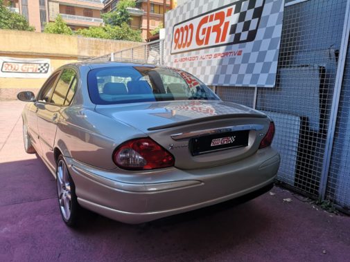 Jaguar X Type powered by 9000 giri