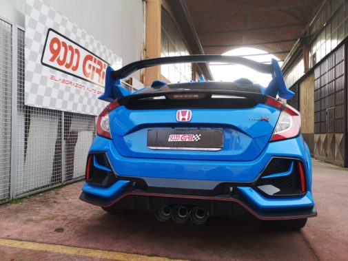 Honda Civic Type R con linea di scarico in titanio by 9000 Giri