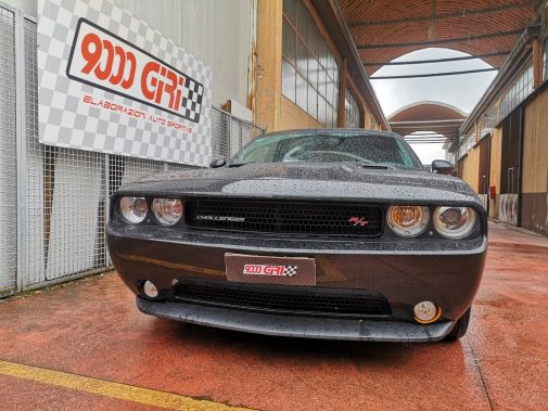 Terminali di scarico sportivi artigianali Dodge Challanger V8