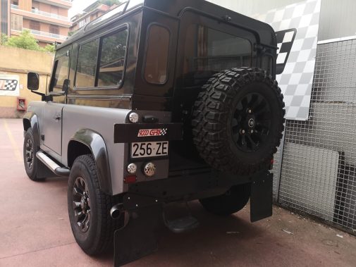 Linea di scarico realizzata artigianalmente su Land Rover Defender 2.0 by 9000 Giri