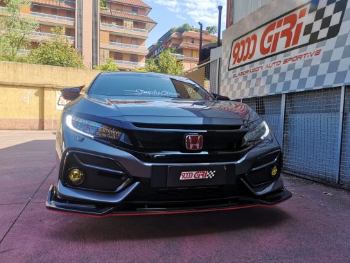 Terminale sportivo omologato Inoxcar montato su Honda Civic 1.0 tb Vtec