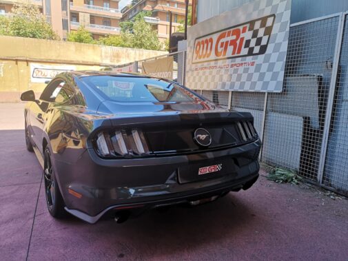 Montaggio Active Sound Booster Maxhaust su Ford Mustang 2.3 Ecoboost