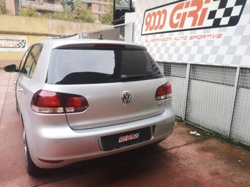 Servizio verniciatura pinze freno rosse eseguito su Vw Golf 6 1.4 Tsi