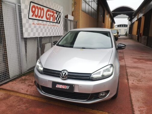 Servizio verniciatura pinze freno rosse eseguito su Vw Golf 6 1.4 Tsi