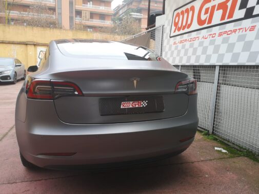 Tesla Model 3 car wrapping completo carrozzeria + interni porte colore titanium opaco