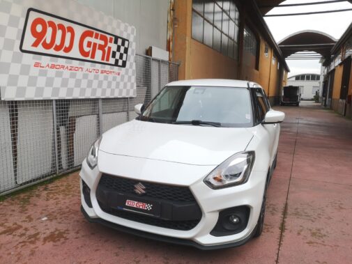 Suzuki Swift Sport con molle Eibach Pro Kit, ammortizzatori Bilstein B6, Pedalbooster Seletron, filtro aria Bmc