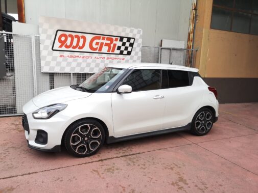 Suzuki Swift Sport con molle Eibach Pro Kit, ammortizzatori Bilstein B6, Pedalbooster Seletron, filtro aria Bmc