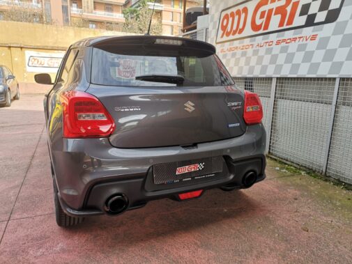 Terminale di scarico sportivo Ragazzon Performance uscite in carbonio + filtro aria sportivo Bmc montati su Suzuki Swift Sport Hybrid