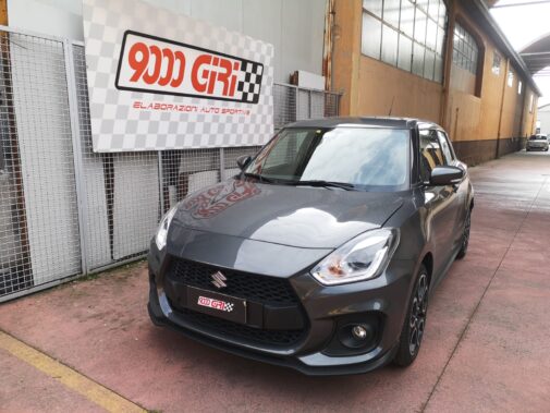 Terminale di scarico sportivo Ragazzon Performance uscite in carbonio + filtro aria sportivo Bmc montati su Suzuki Swift Sport Hybrid