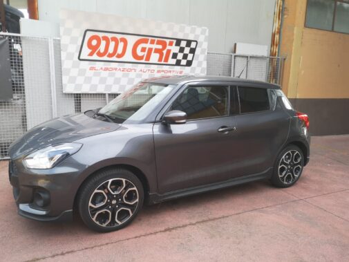 Terminale di scarico sportivo Ragazzon Performance uscite in carbonio + filtro aria sportivo Bmc montati su Suzuki Swift Sport Hybrid