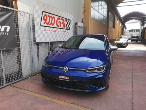 Golf 8R 2.0 tfsi con centralina Power King kit aspirazione Eventuri e pastiglie Ebc mescola gialla