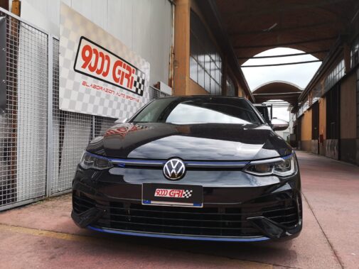 Golf 8R Performance Pack terminale Akrapovic + centrale no opf Miltek + rimappatura centralina + kit aspirazione + kit estetico Maxton Design