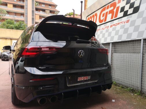 Golf 8R Performance Pack terminale Akrapovic + centrale no opf Miltek + rimappatura centralina + kit aspirazione + kit estetico Maxton Design