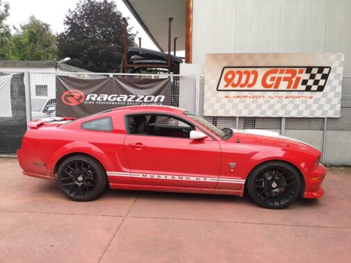 Ford Mustang GT 5.0 con 2 terminali sportivi realizzati artigianalmente in acciaio inox by 9000 Giri elaborazioni