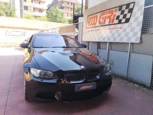 Bmw M3 e92 V8 cabrio rimappatura centralina elettronica + speed limit off + Pedalbooster Seletron Performance