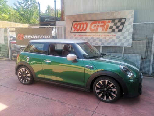 Mini Cooper S con terminale sportivo diretto Ragazzon Performance doppia uscita centrale cromata da 112 mm